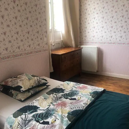 -belle Maison Dans Ancienne Ecole-tarif Reduit Hors We ! בית נופש Chanzeaux