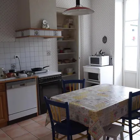 -belle Maison Dans Ancienne Ecole-tarif Reduit Hors We ! Chanzeaux