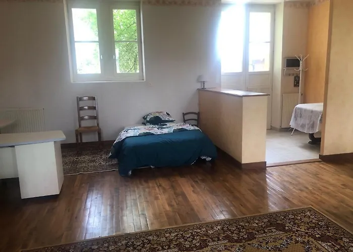 Дом отдыха -belle Maison Dans Ancienne Ecole-tarif Reduit Hors We ! Chanzeaux