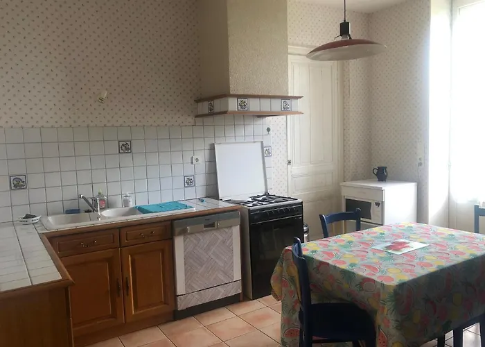 -belle Maison Dans Ancienne Ecole-tarif Reduit Hors We ! Chanzeaux