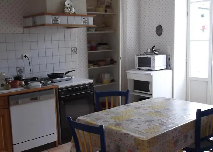 -belle Maison Dans Ancienne Ecole-tarif Reduit Hors We ! Chanzeaux